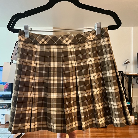 Aritzia Dresses & Skirts - Aritzia Sunday Best Pleated Mini Skirt